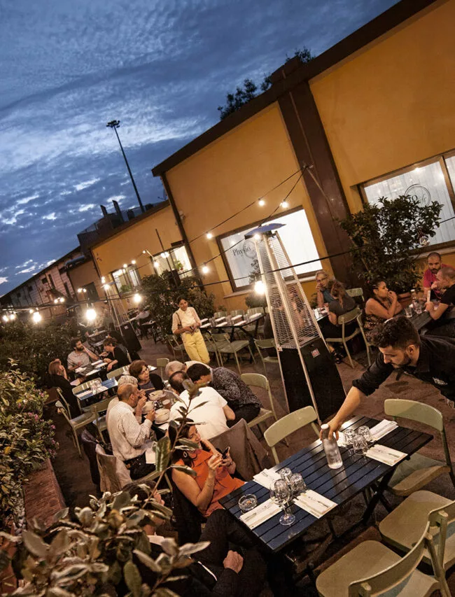 Portofluviale - La sera al cortile portofluviale